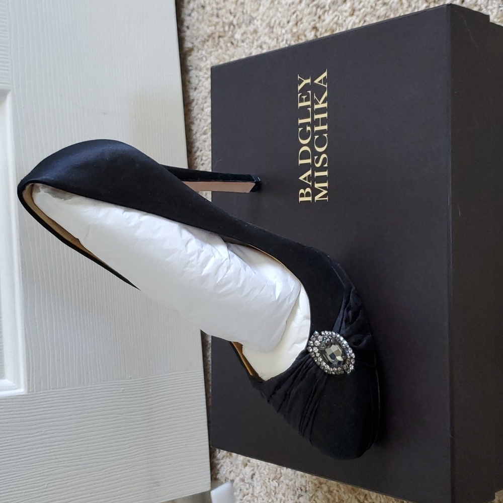 EUC - Badgley Mischka O'Dell Jeweled Black Satin Platform Pumps